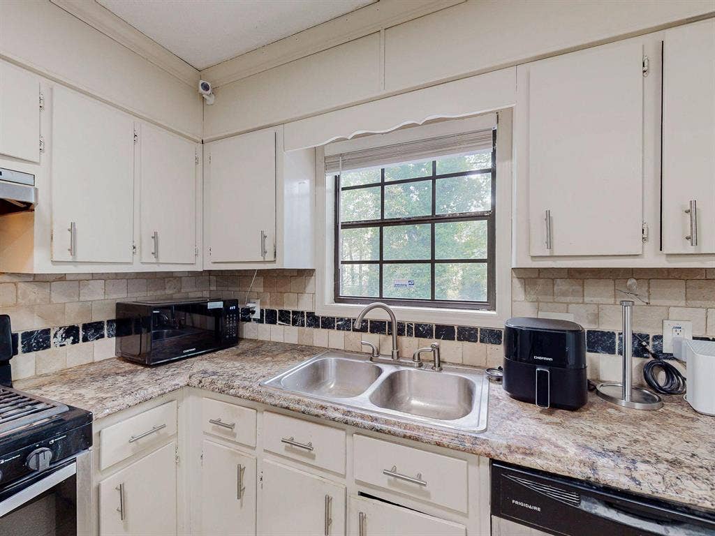 8 BR in Marietta