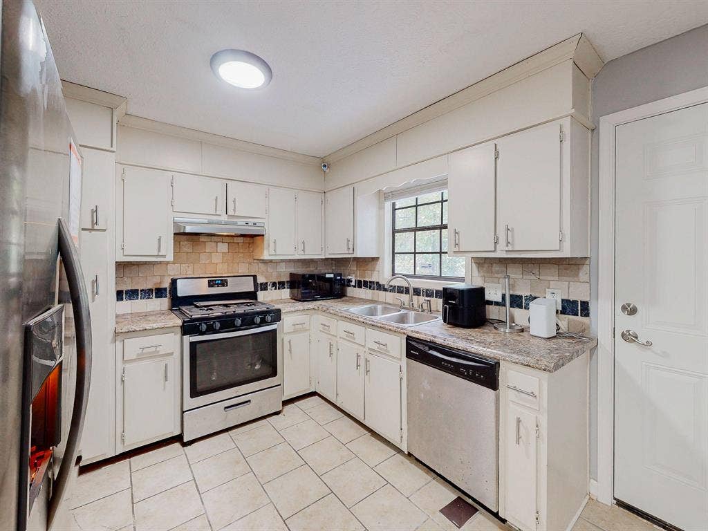 8 BR in Marietta