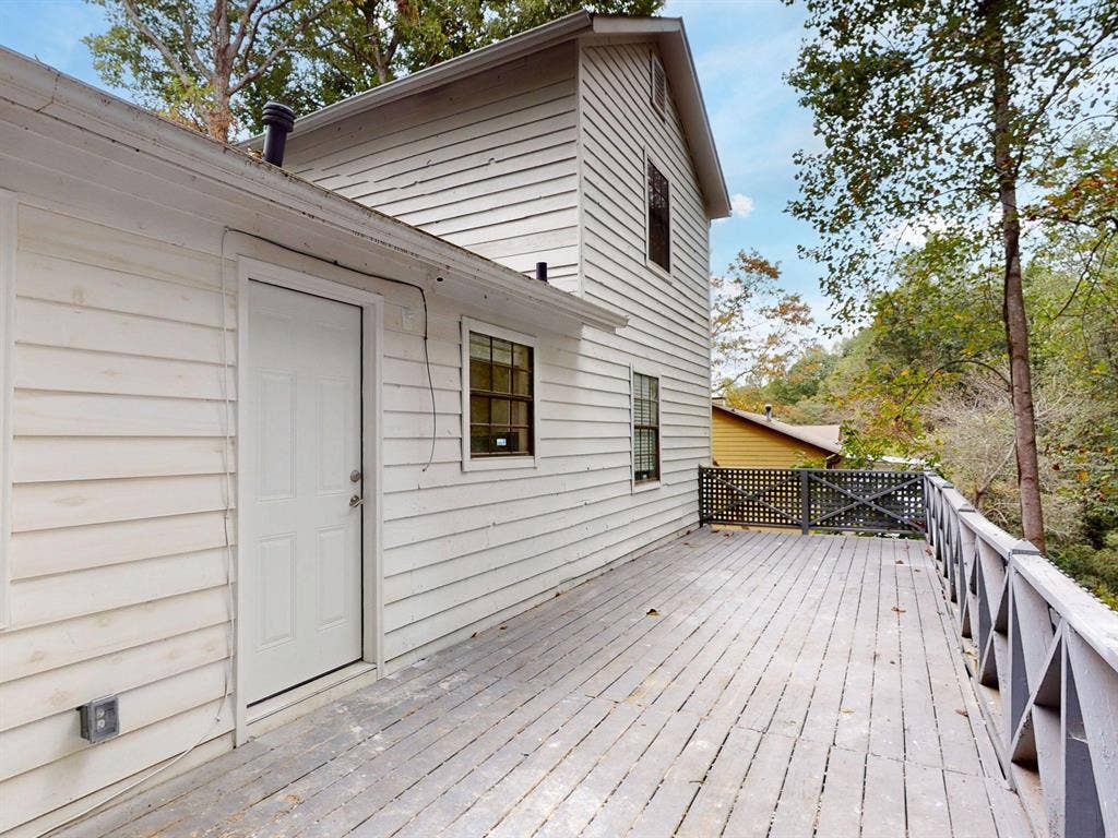 8 BR in Marietta