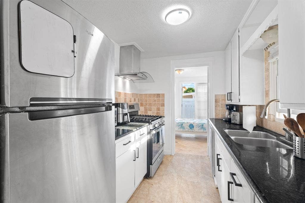 7 BR in Huntington Beach