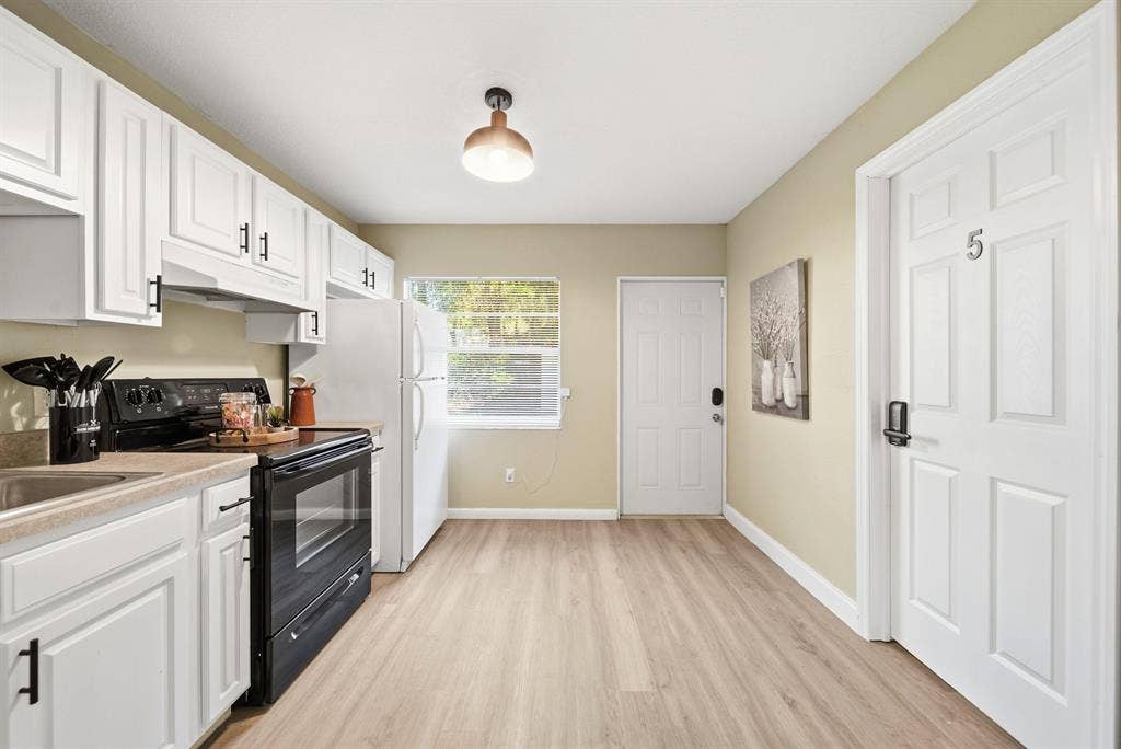 6 BR in DeLand
