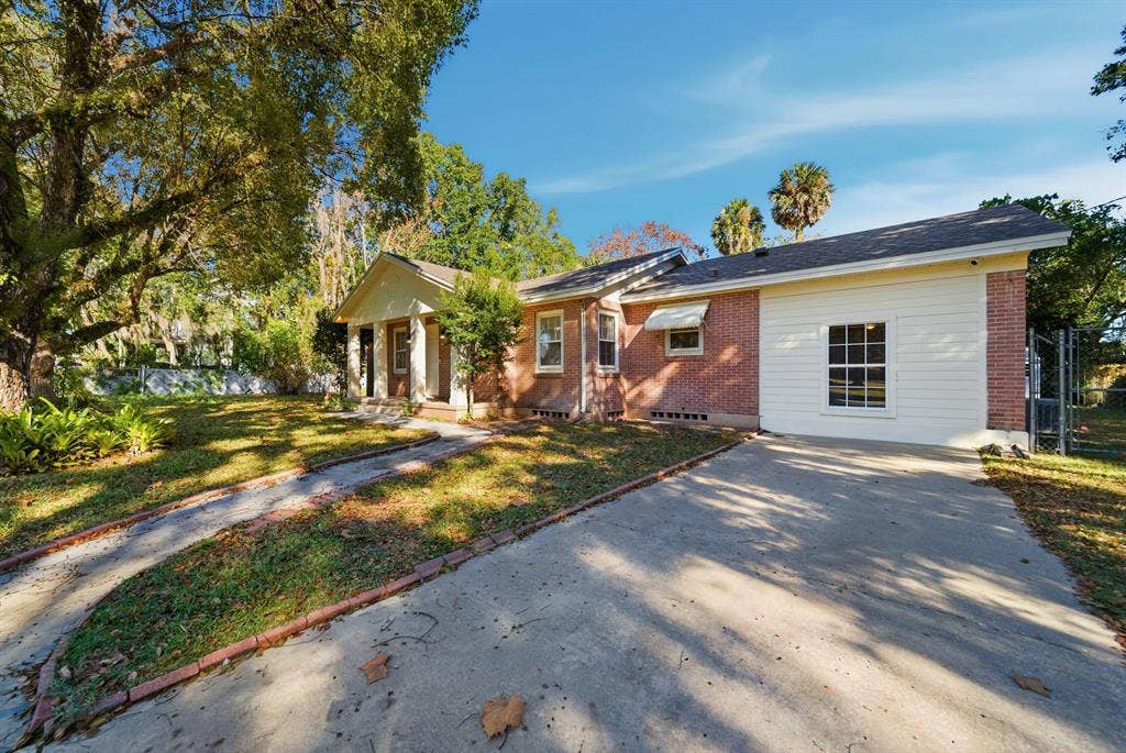6 BR in DeLand