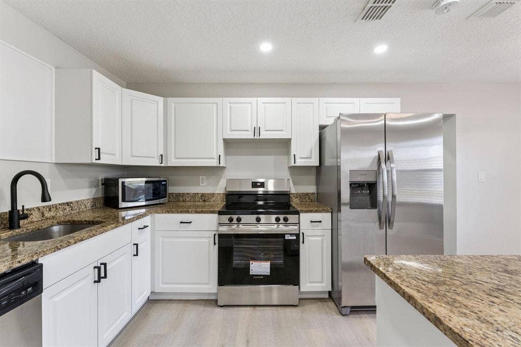 7 BR in Eatonville