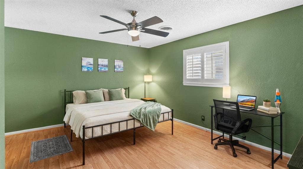 6 BR in Denton