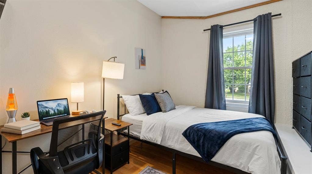 6 BR in Denton