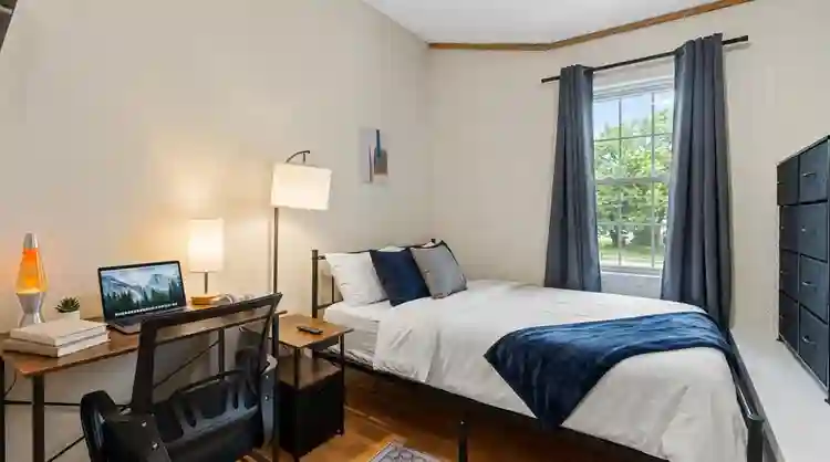 6 BR in Denton