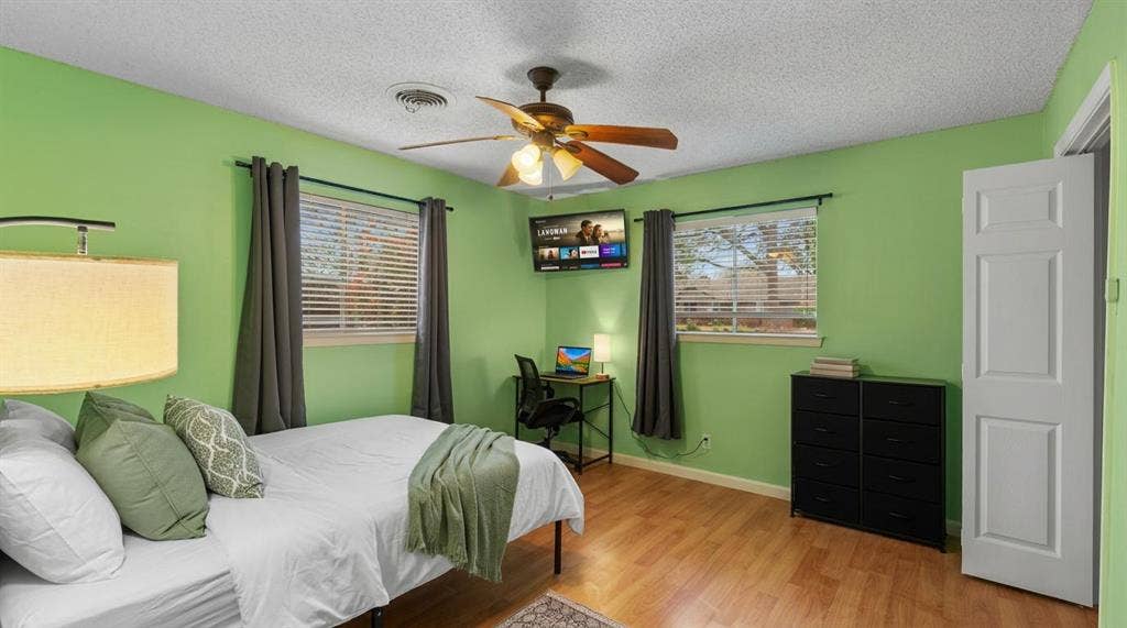6 BR in Denton