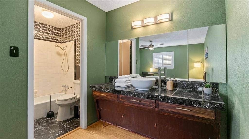 6 BR in Denton