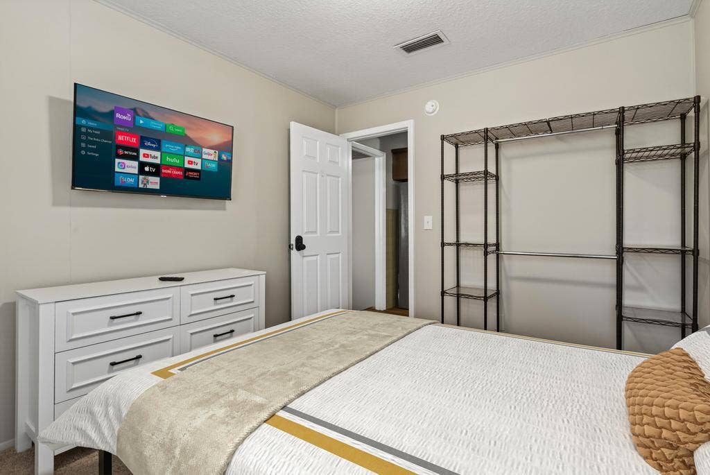 7 BR in Orange Park