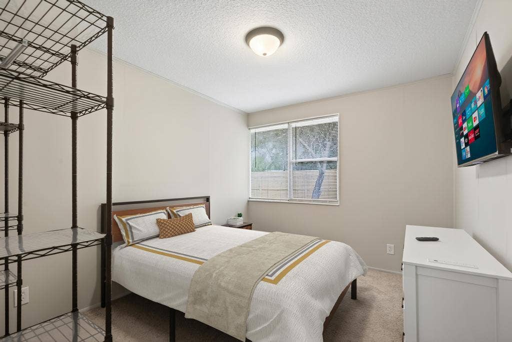 7 BR in Orange Park