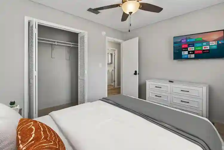 7 BR in Orange Park
