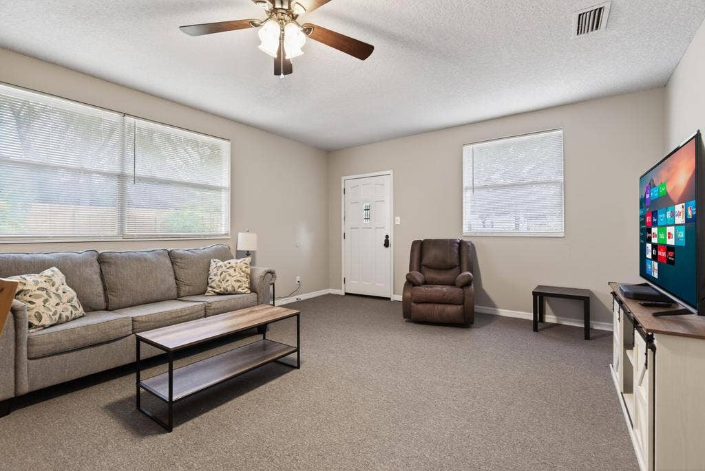 7 BR in Orange Park
