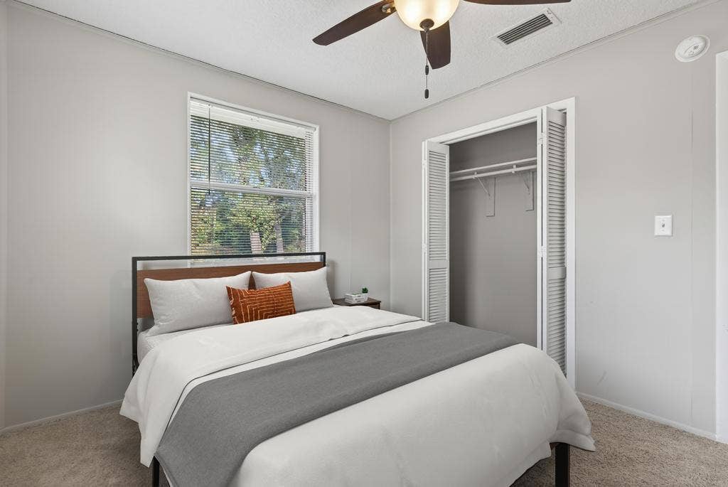 7 BR in Orange Park