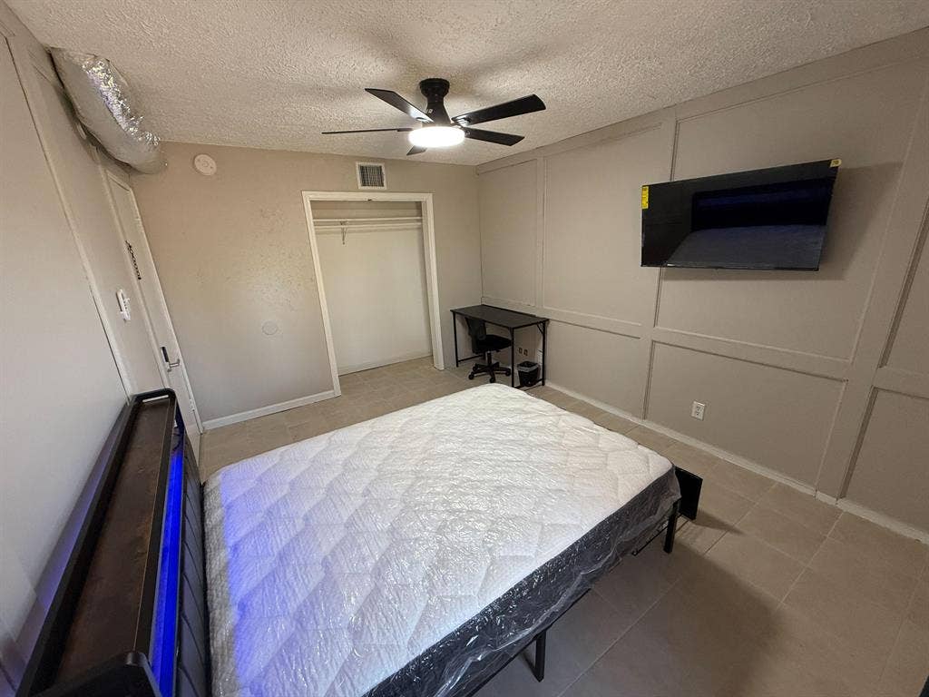 10 BR in Houston