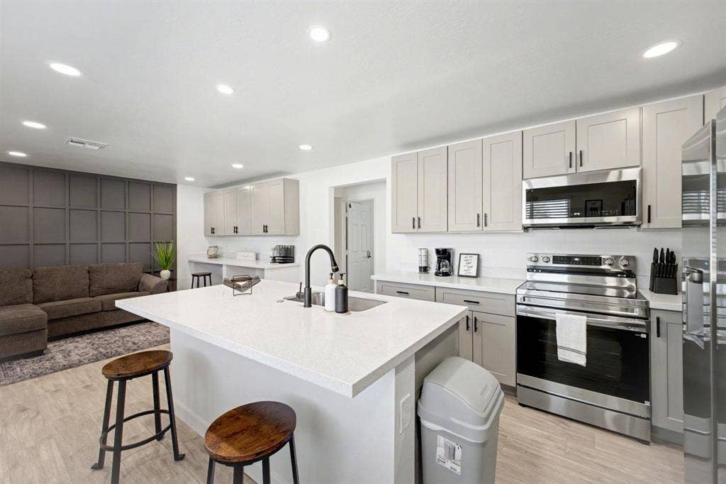 8 BR in Mesa