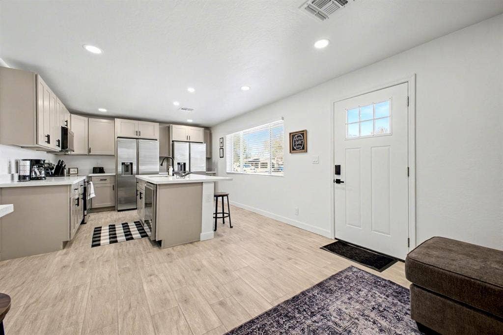 8 BR in Mesa