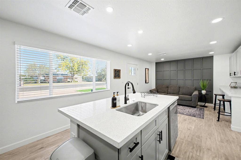 8 BR in Mesa