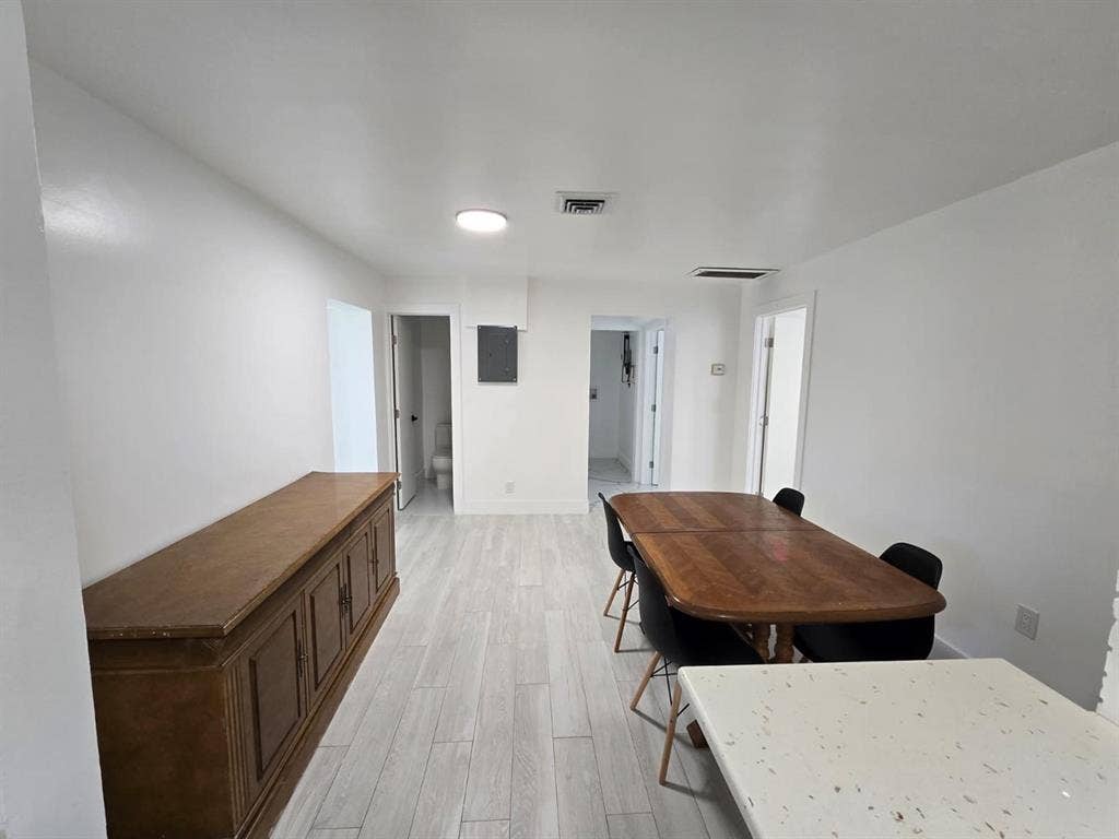 6 BR in Hollywood