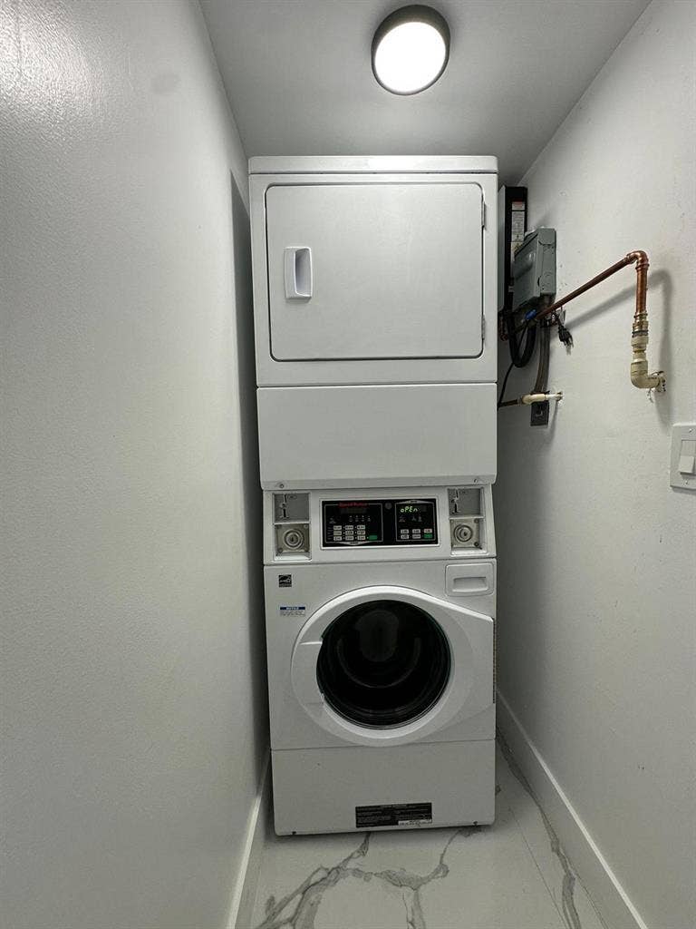 6 BR in Hollywood