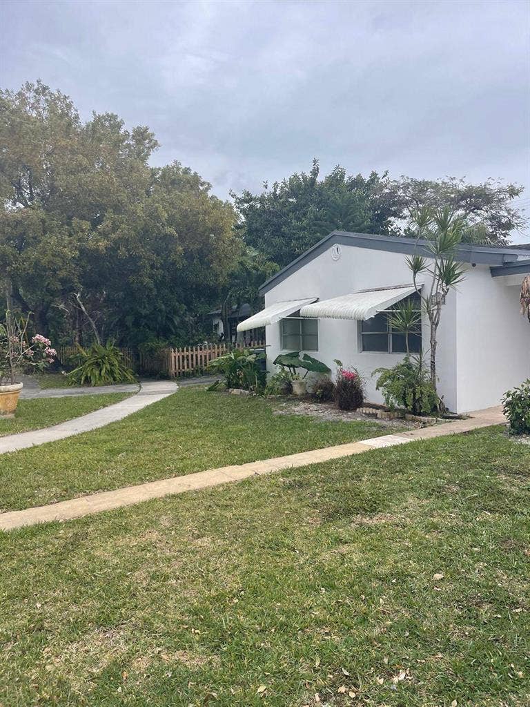 6 BR in Hollywood