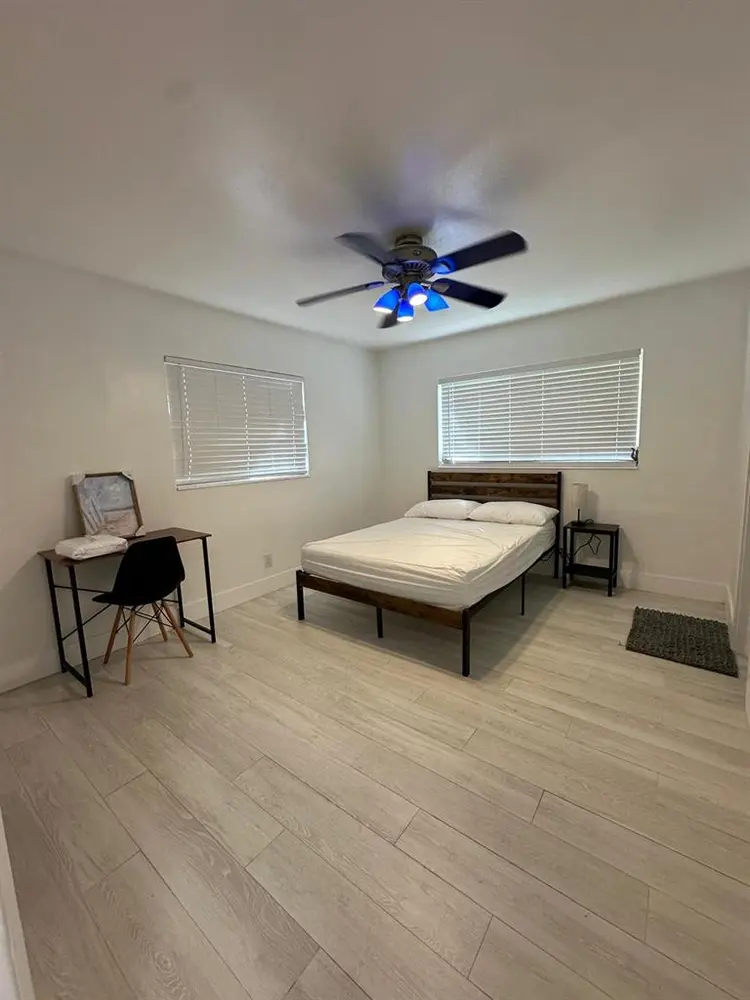 6 BR in Hollywood