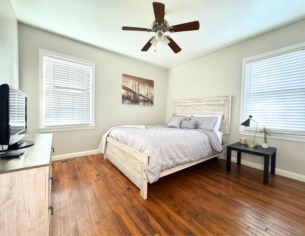 Quite clean room near downtown.