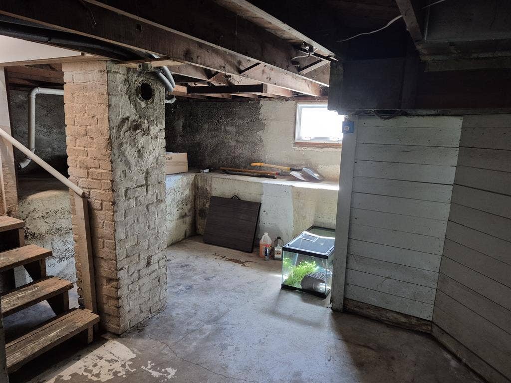 Roommate wanted: 2-bedroom house