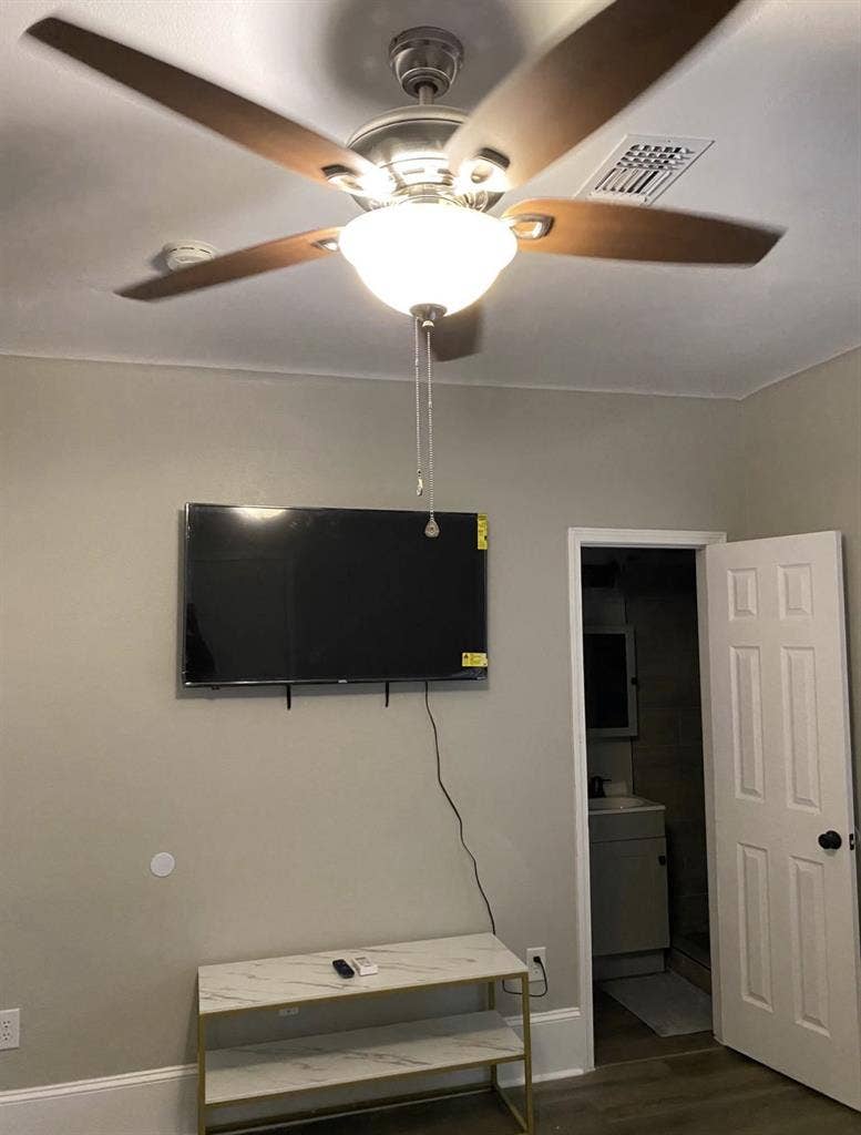 Now Leasing Fully Furnished Studio