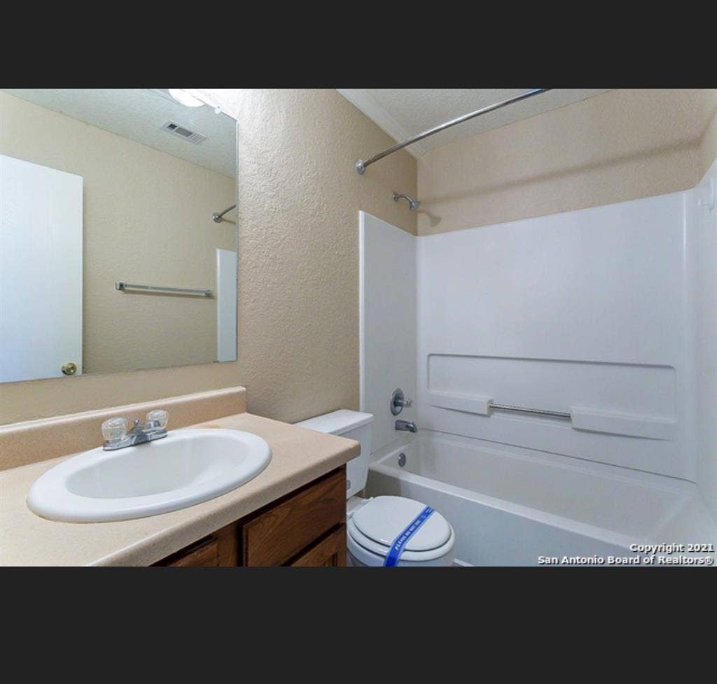 Large Cheap Room For Rent