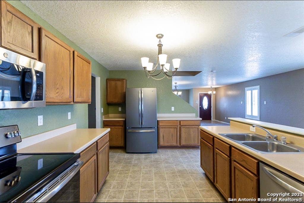 Large Cheap Room For Rent