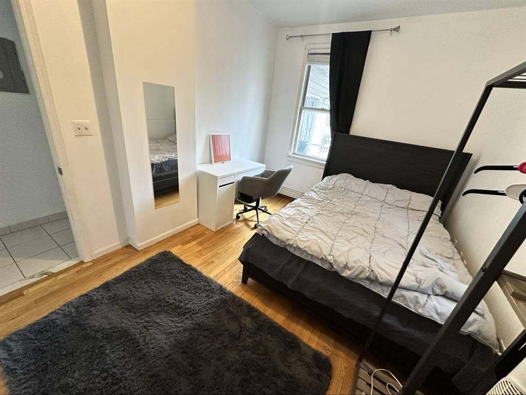 1bd in a 3bd apt Prime location