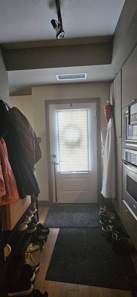 Looking For Roommate
