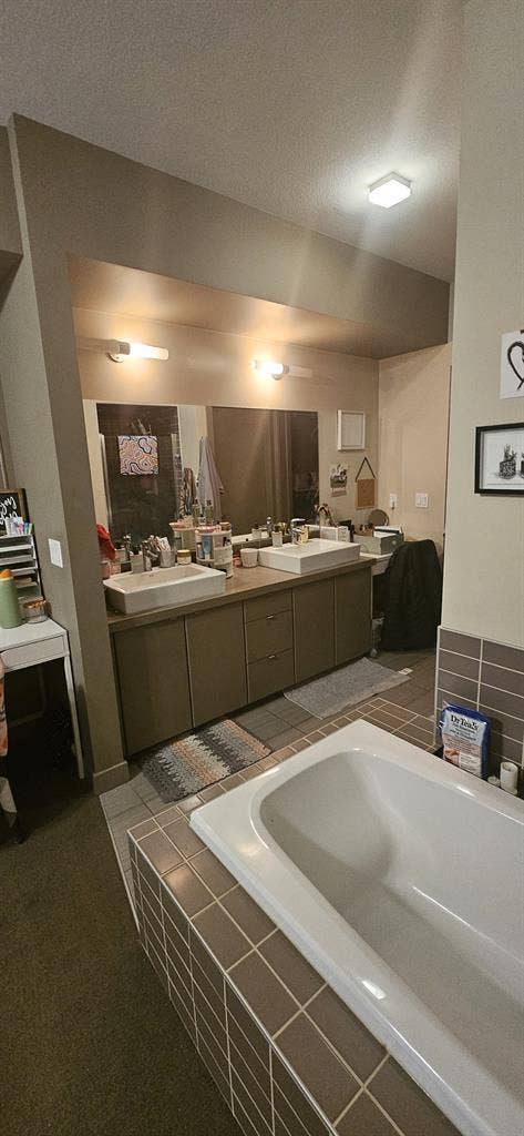 Looking For Roommate