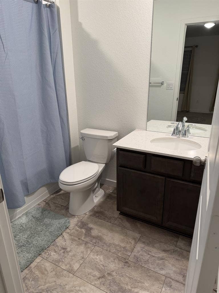 Looking for 1 to 2 roommates
