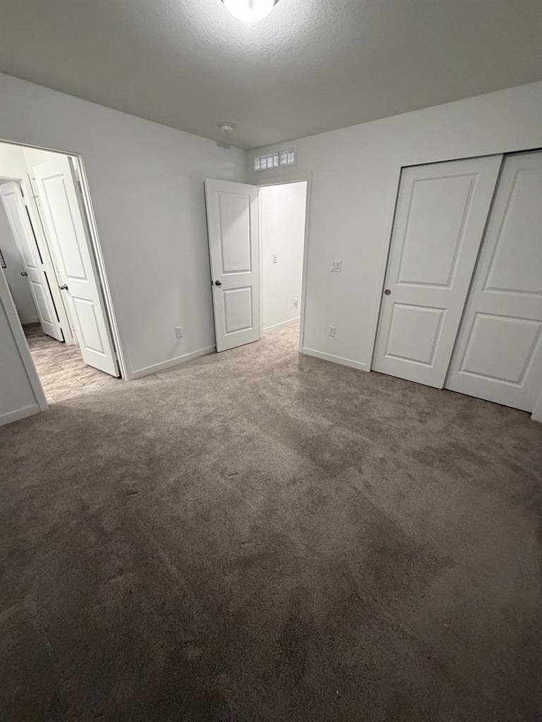 Looking for 1 to 2 roommates
