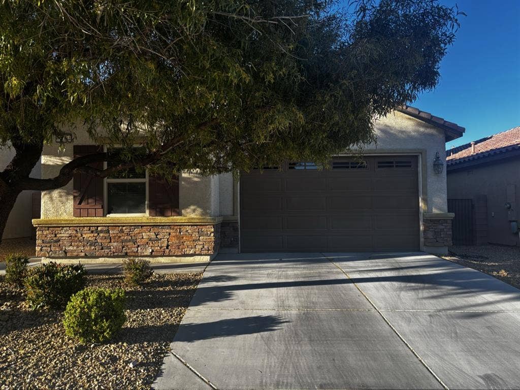 FEMALES • PRVATE MASTER SUITE.