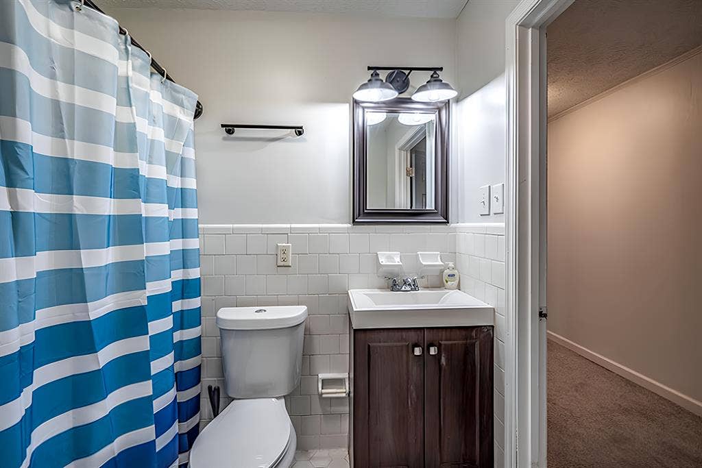 6 BR in Riverdale
