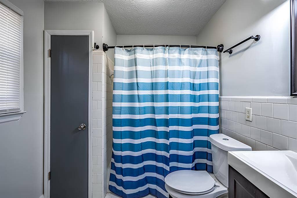 6 BR in Riverdale