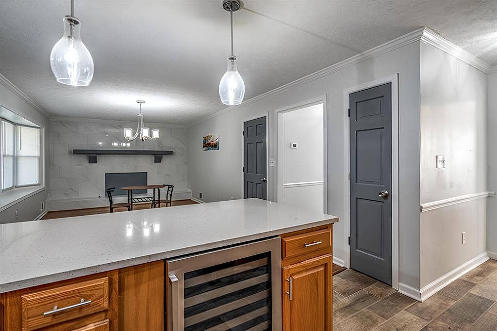 6 BR in Riverdale
