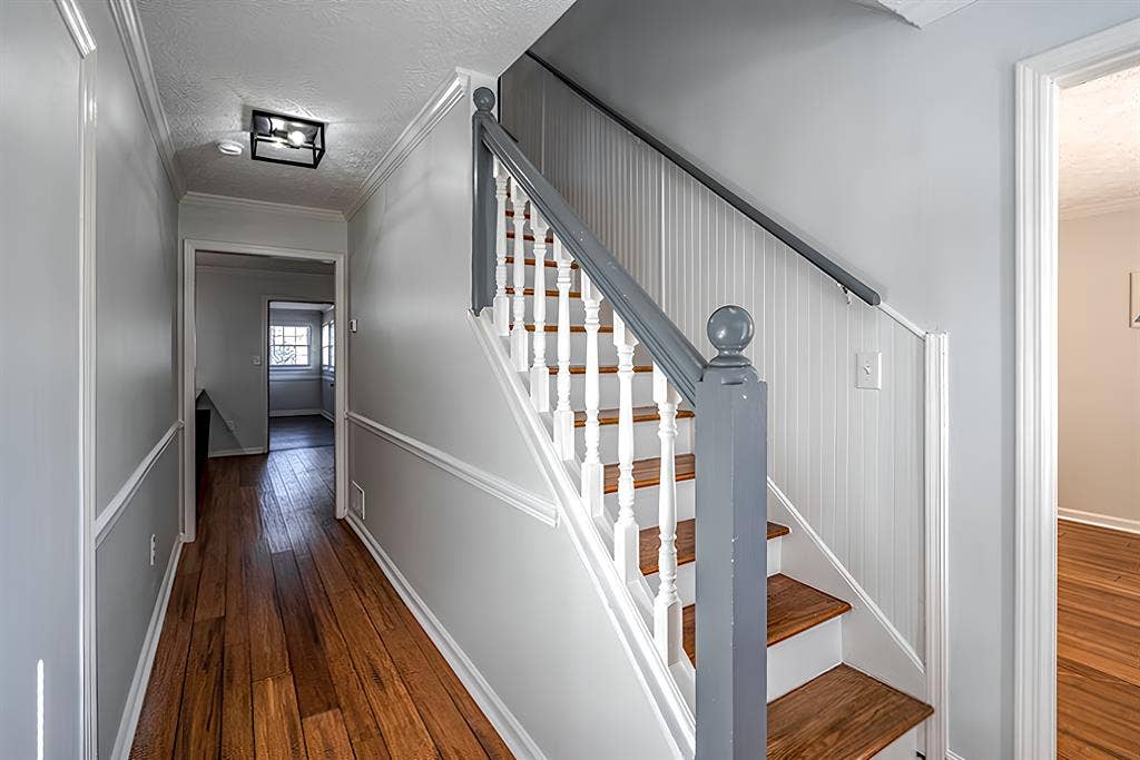 6 BR in Riverdale