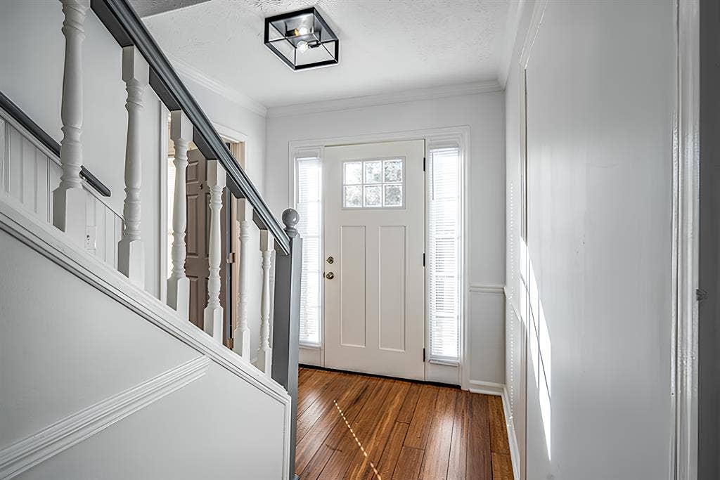 6 BR in Riverdale