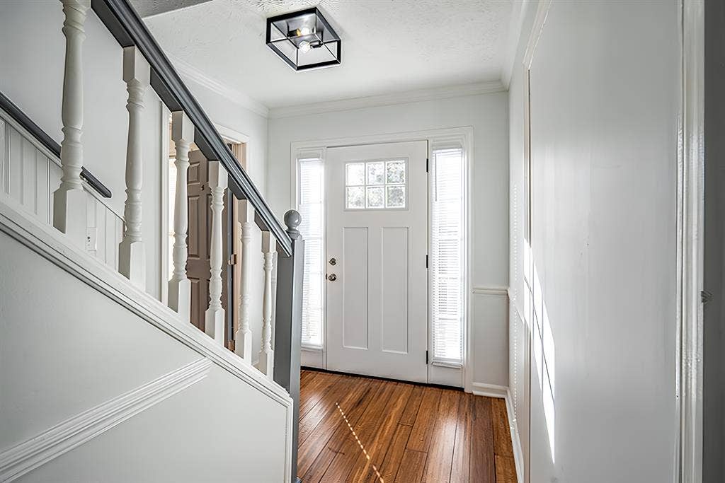 6 BR in Riverdale