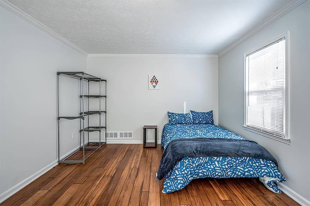 6 BR in Riverdale