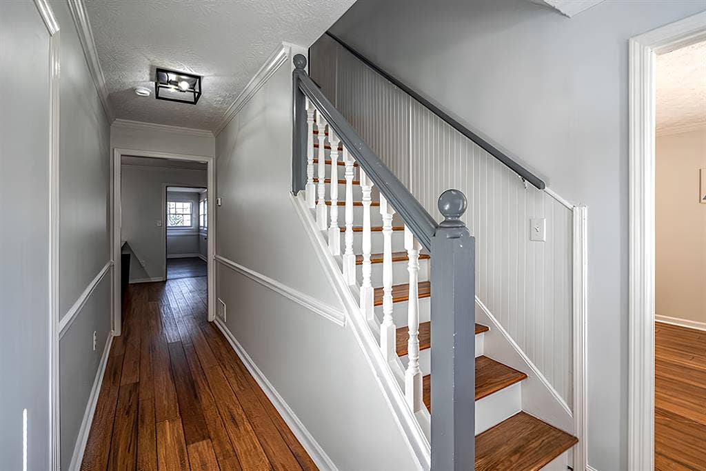 6 BR in Riverdale
