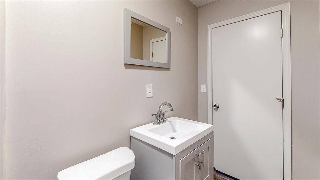 5 BR in Riverdale
