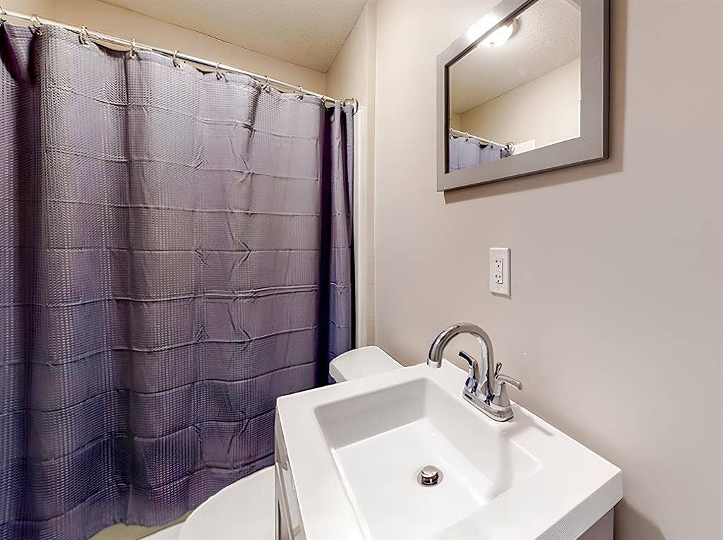 5 BR in Riverdale