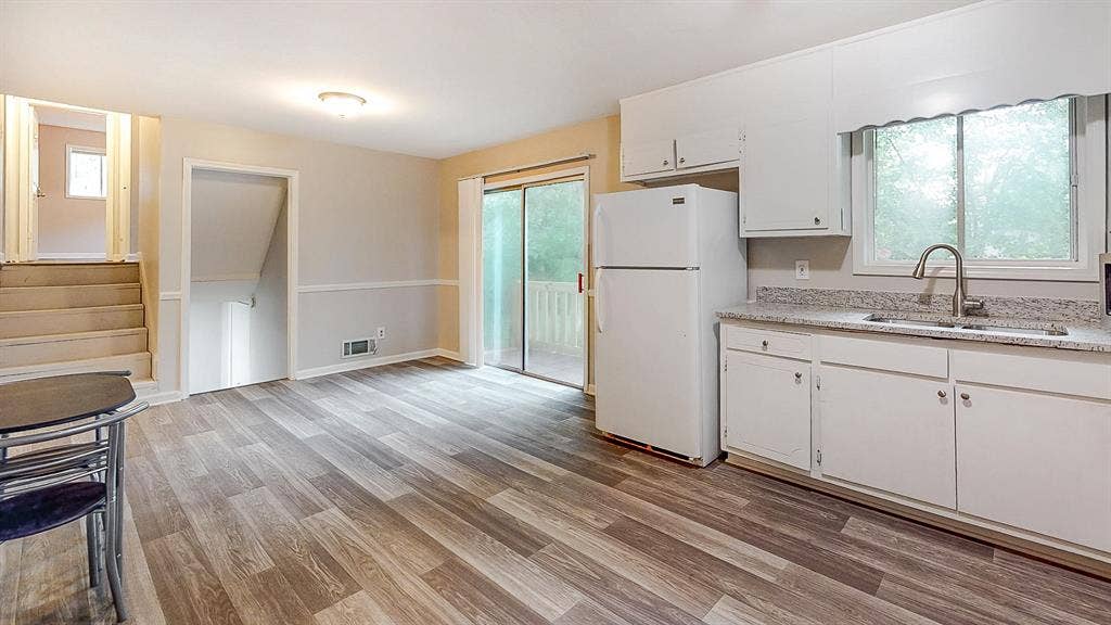 5 BR in Riverdale