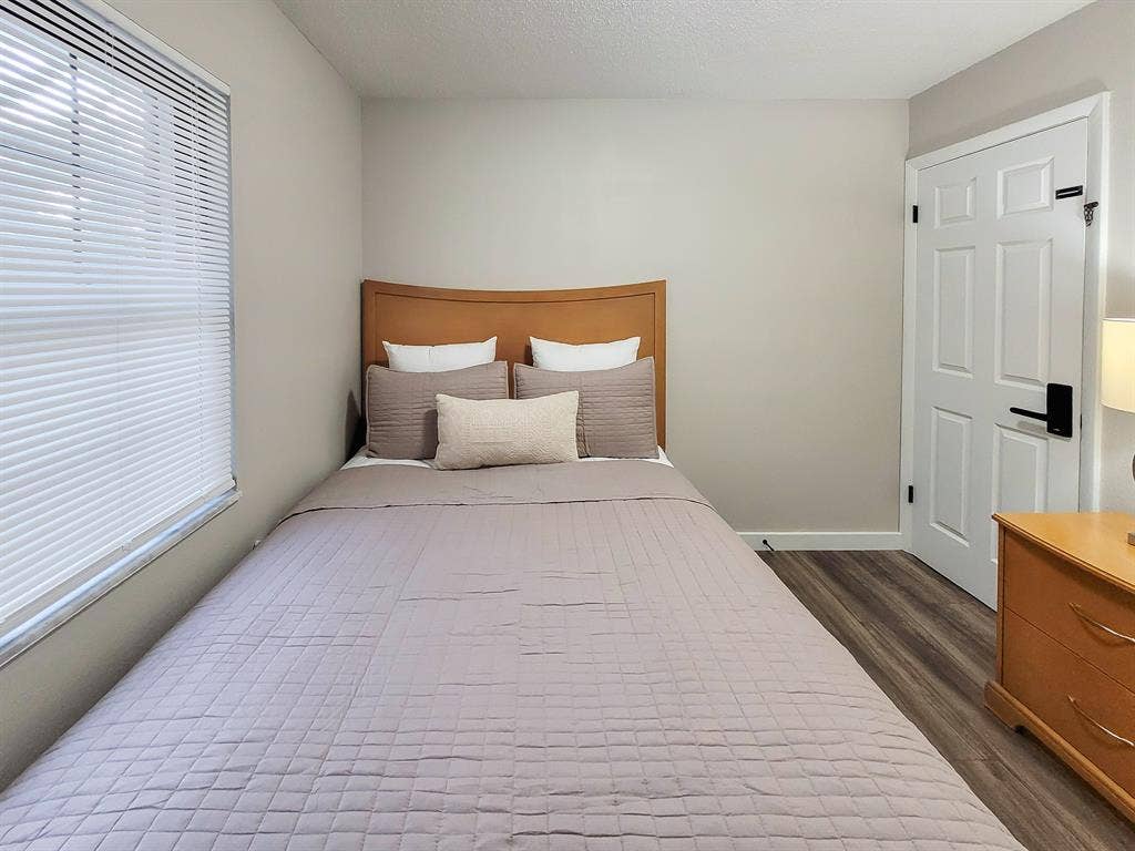6 BR in Gainesville