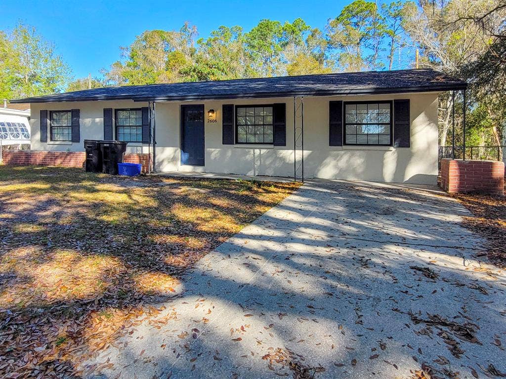 6 BR in Gainesville
