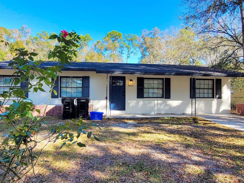 6 BR in Gainesville